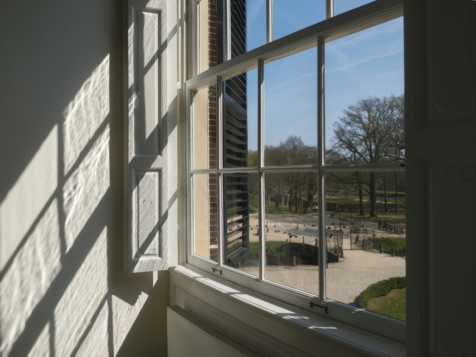 Fenster im Sonnenlicht von außen